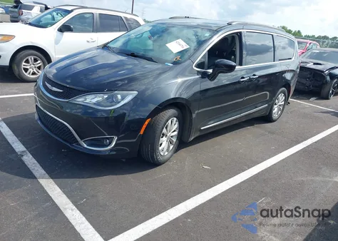 2017 Chrysler Pacifica Touring-L z USA, uszkodzony, nr VIN 2C4RC1BG0HR762552